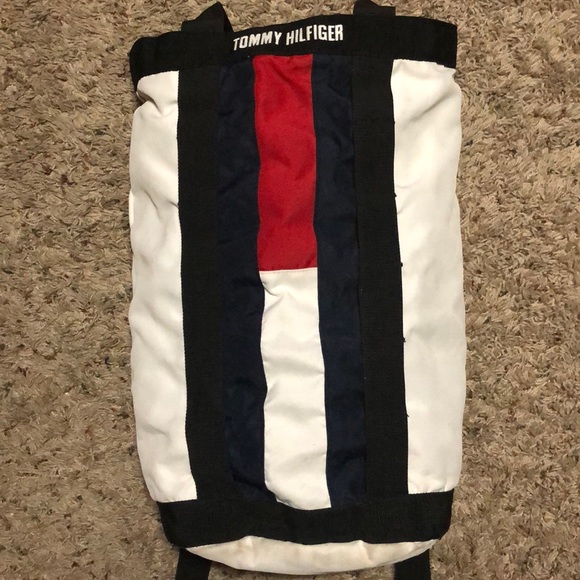 Tommy Hilfiger Tall Rectangle Gym Bag - Picture 1 of 9